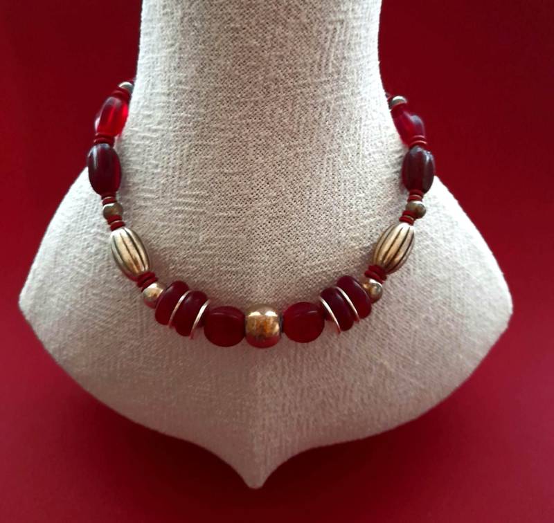 Lange Kette Mit Alten Roten Glasperlen Aus Westafrika von Hakehana