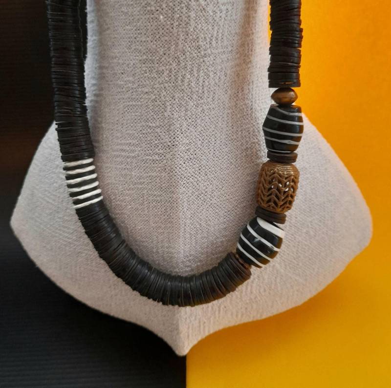 Lange Kette Mit Kokosnussscheiben Und Muranoglasperlen Lange Kette Mit Kokosnussscheiben Und Muranoglasperlen von Hakehana