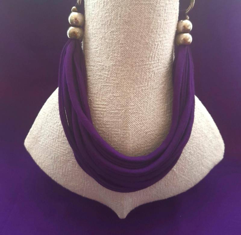 Lila Stoffkette Mit Silberperlen von Hakehana