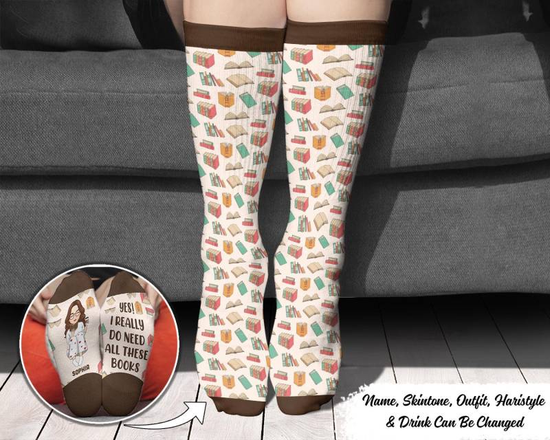 Ich Brauche Wirklich Alle Diese Bücher - Personalisierte Buch-Liebhaber-Socken, Benutzerdefinierter Name Lesegeschenk, Lustiges Zitat Socken Für von HakkiAsanStudio