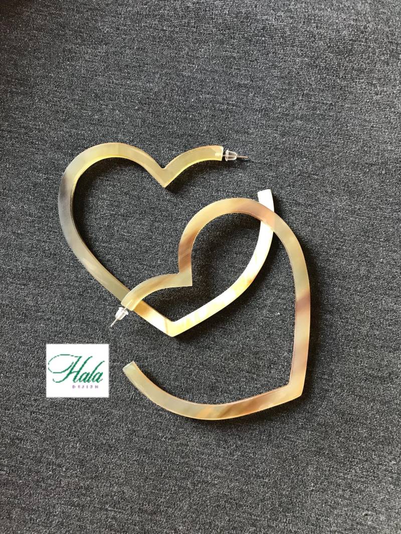 Herz Loop Ohrringe, Ohrstecker, Große Minimal Hoop Statement Buffalo Horn Schmuck von HalaCraft