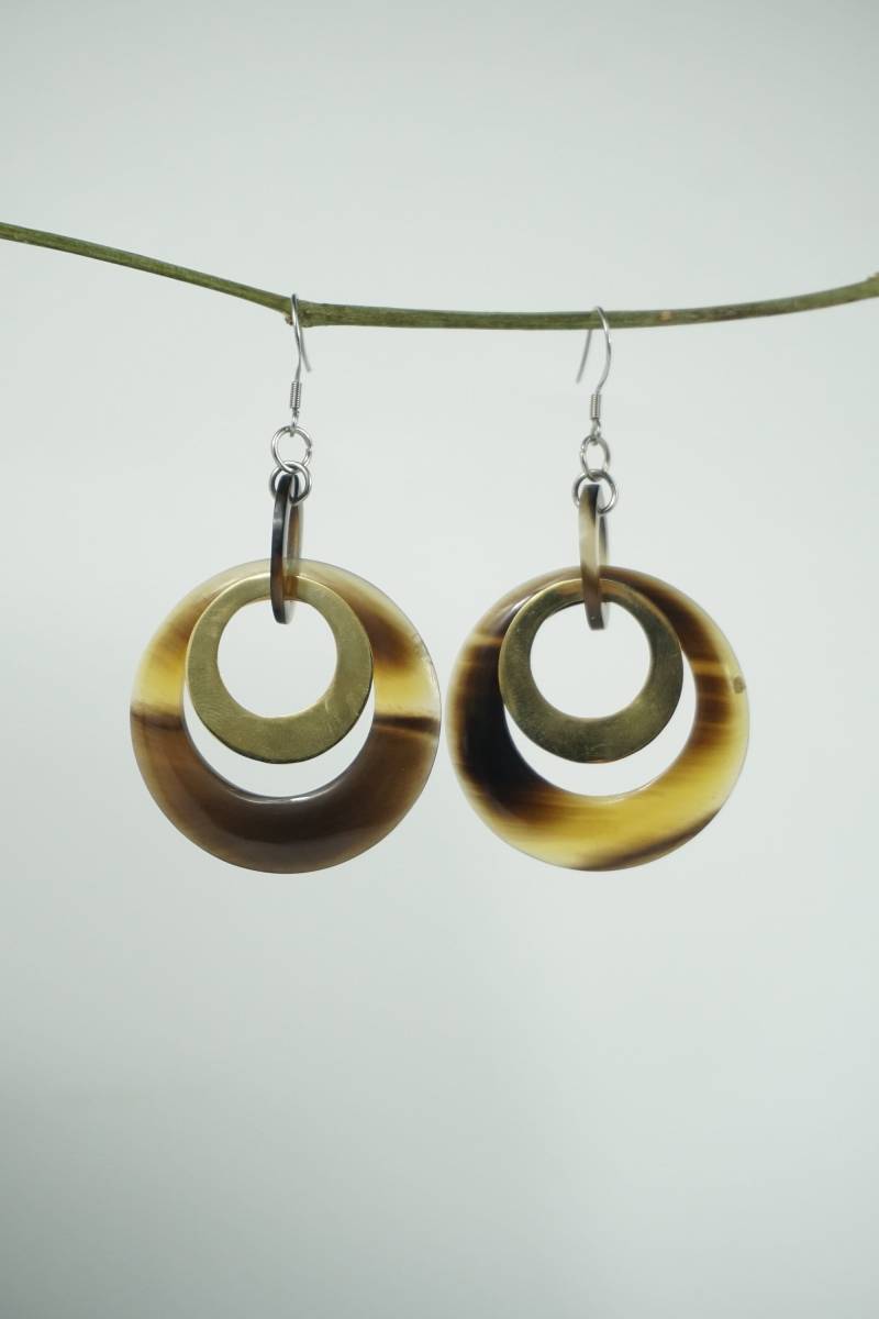 Remix Büffelhorn Und Messing Ohrringe Mit Versilberten Haken - Buffalo Horn Ohrringe-Boucle D'oreille En Corne De Buffle-Ohrringe Aus von HalaCraft