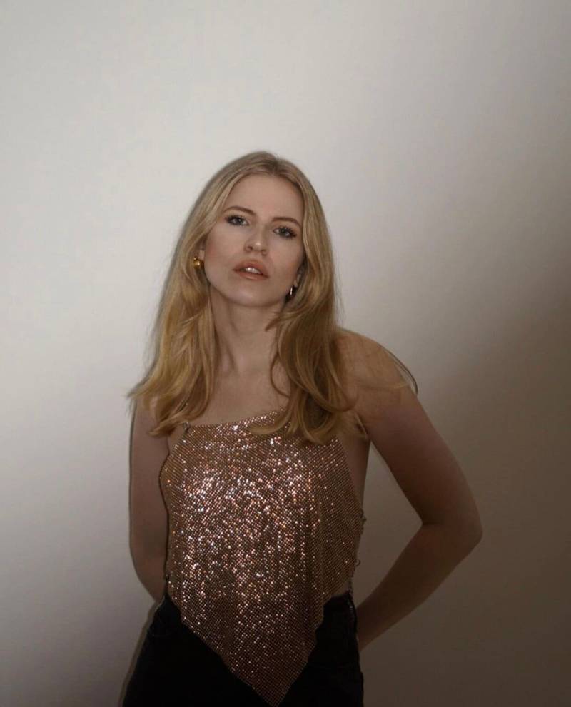 Asteria Neckholder Top | Gold Kristall Kettenhemd Mit Gekreuzten Trägern, Y2K Rave Festival Outfit von HalcyonStudiosSpain