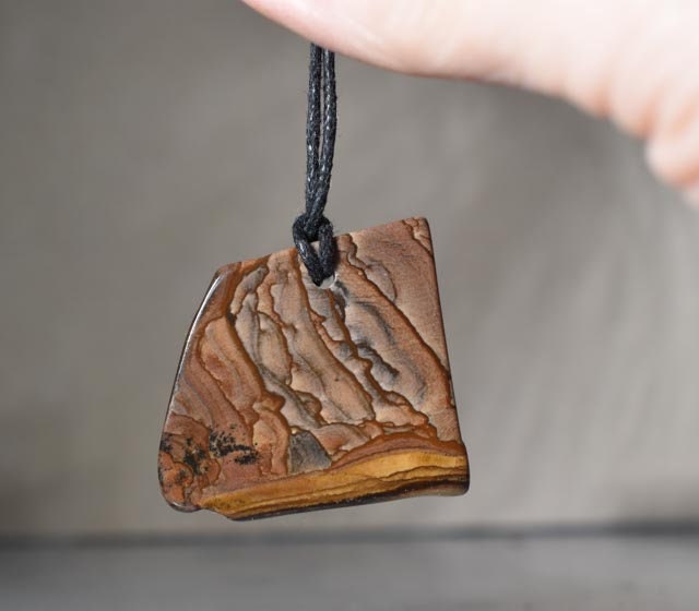 Deschutes Bild Jaspis Cabochon Anhänger, Bild Halskette Deschutes Bild Jaspis Cabochon Anhänger, Bild Halskette von Haleslapidary