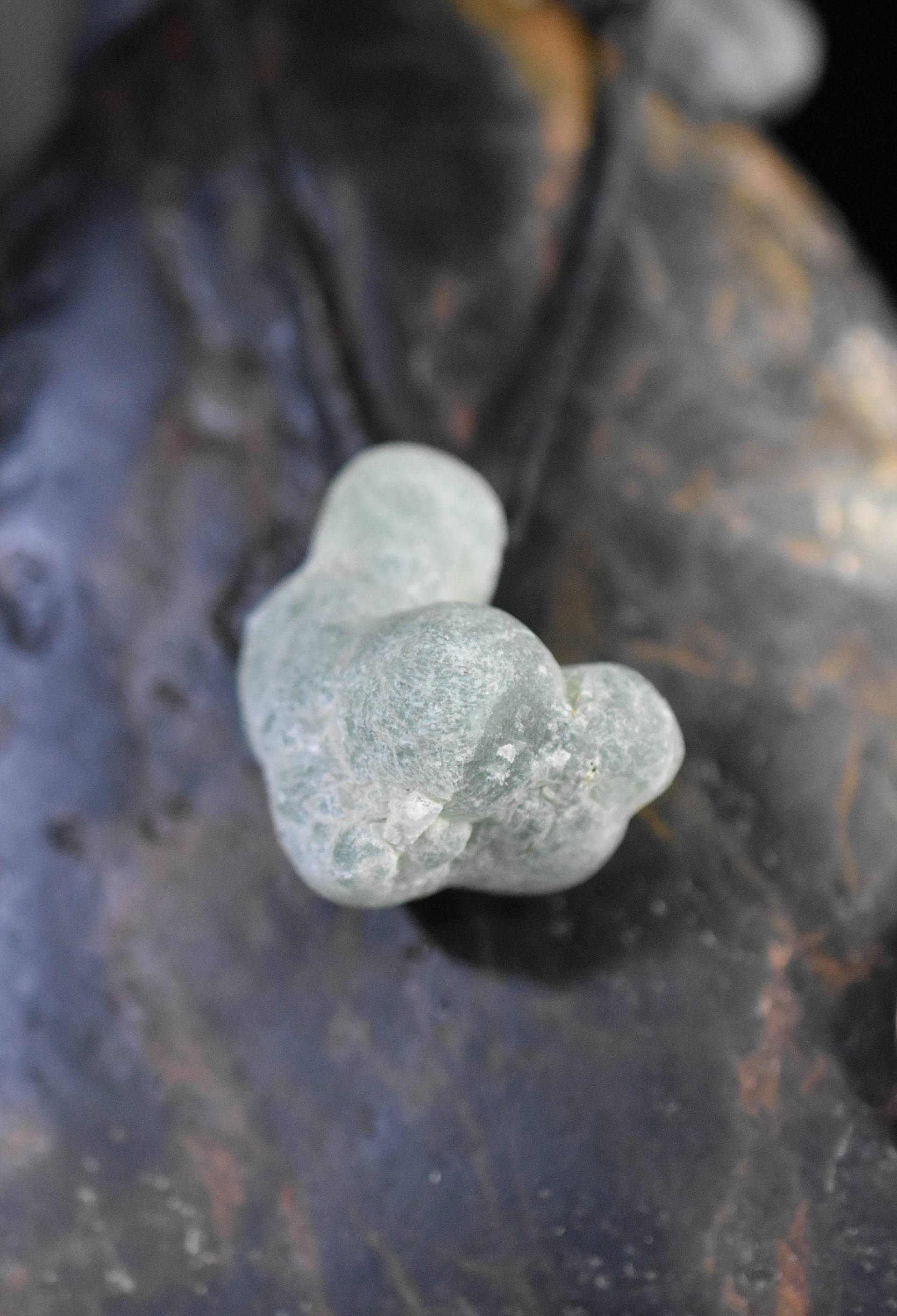 Prehnit Anhänger - Halskette Natürlicher Ungeschnittener Großer Prehnit Anhänger - Halskette Natürlicher Ungeschnittener Großer von Haleslapidary