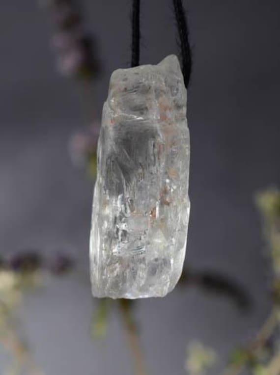 Spodumene Kristall Anhänger Freie Form Naturstein, Bead Spodumene Kristall Anhänger Freie Form Naturstein, Bead von Haleslapidary