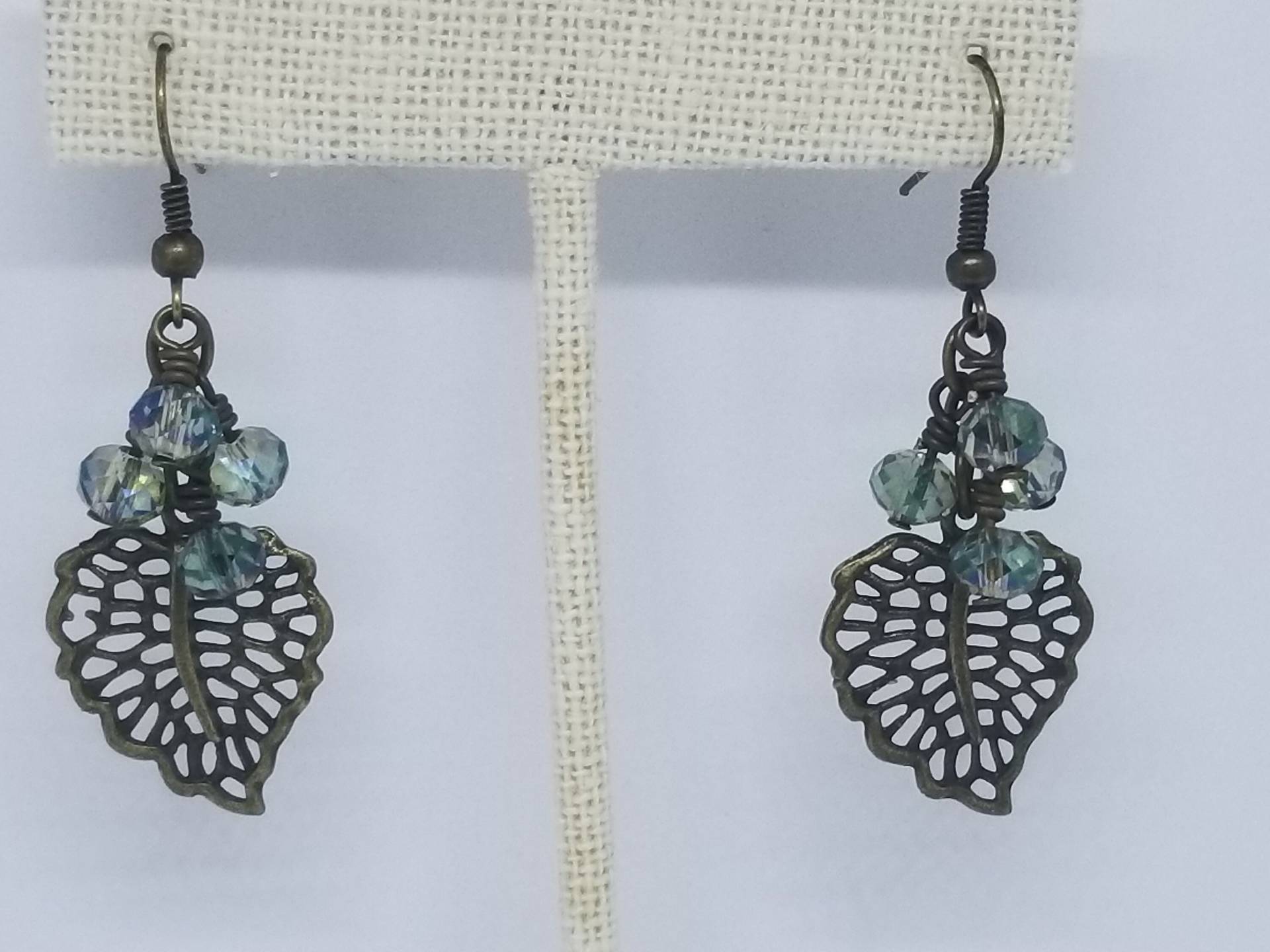 Bronze Filigrane Blatt Ohrringe Grüner Kristall Herbstschmuck Bronze Filigrane Blatt Ohrringe Grüner Kristall Herbstschmuck von HaleyAndBelle