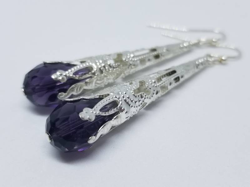 Dunkellila Kristall Silber Filigree Teardrop Ohrringe, Nickel Freie Ohrringe Dunkellila Kristall Silber Filigree Teardrop Ohrringe, Nickel Freie Ohrringe von HaleyAndBelle