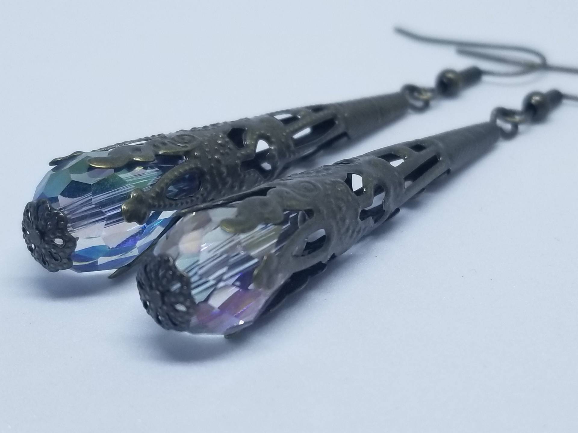 Iris Green Crystal Bronze Filigrane Teardrop Ohrringe Iris Green Crystal Bronze Filigrane Teardrop Ohrringe von HaleyAndBelle