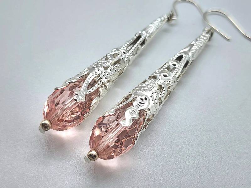Hell Rosa Kristall Teardrop Ohrringe Silber Filigrane Zapfen Hell Rosa Kristall Teardrop Ohrringe Silber Filigrane Zapfen von HaleyAndBelle