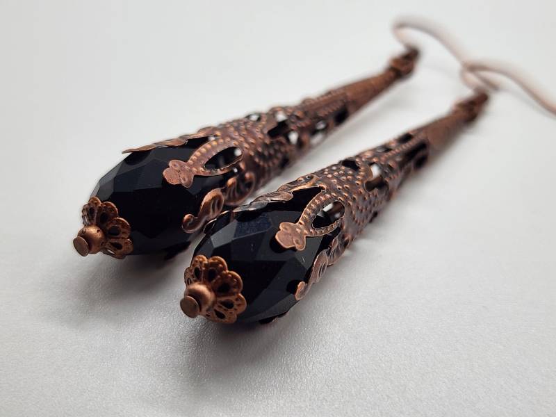 Schwarz Kristall Antik Kupfer Filigree Teardrop Ohrringe Schwarz Kristall Antik Kupfer Filigree Teardrop Ohrringe von HaleyAndBelle