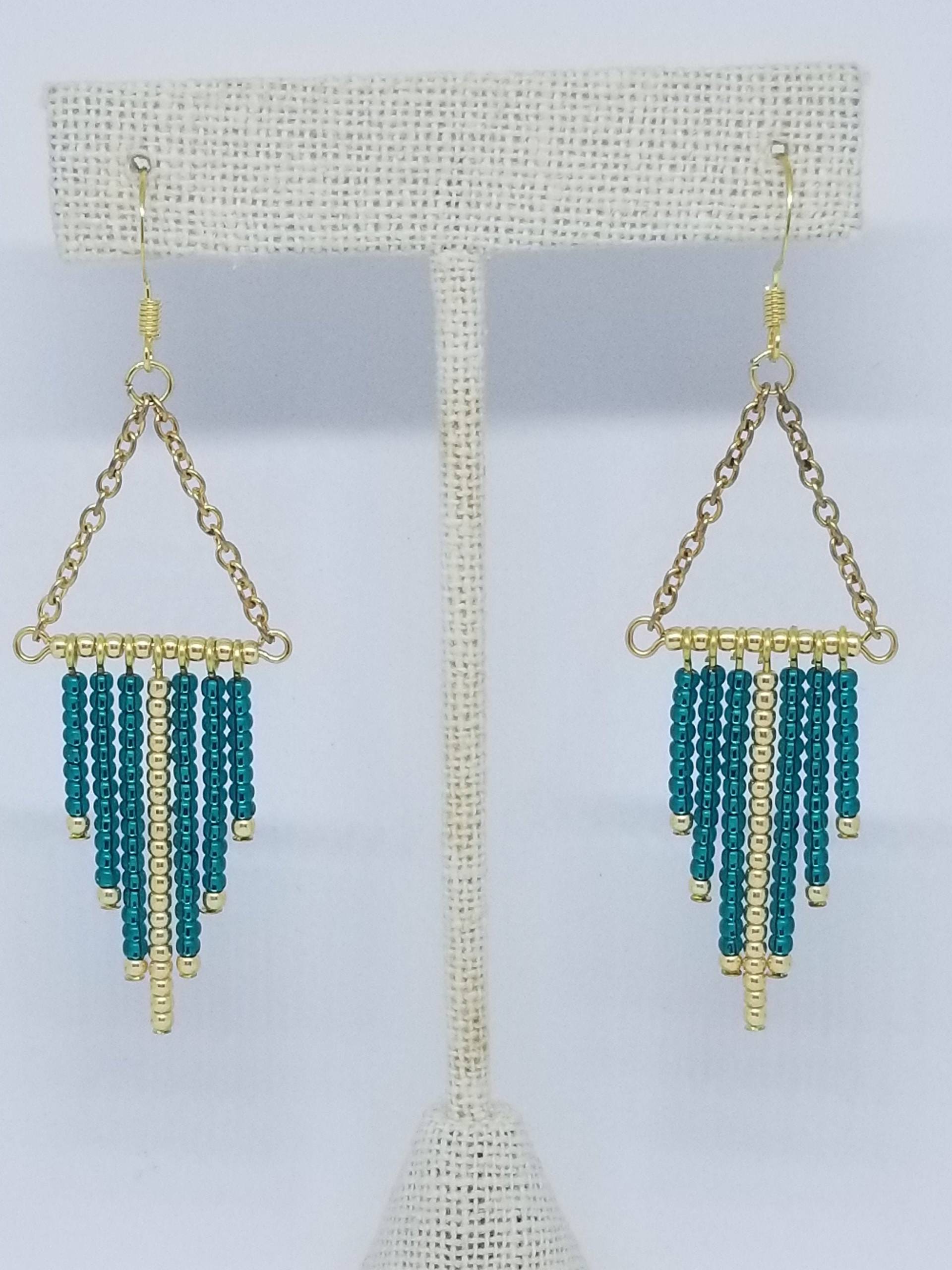 Smaragdgrüne Quasten-Ohrringe 18K Vergoldeter Draht von HaleyAndBelle