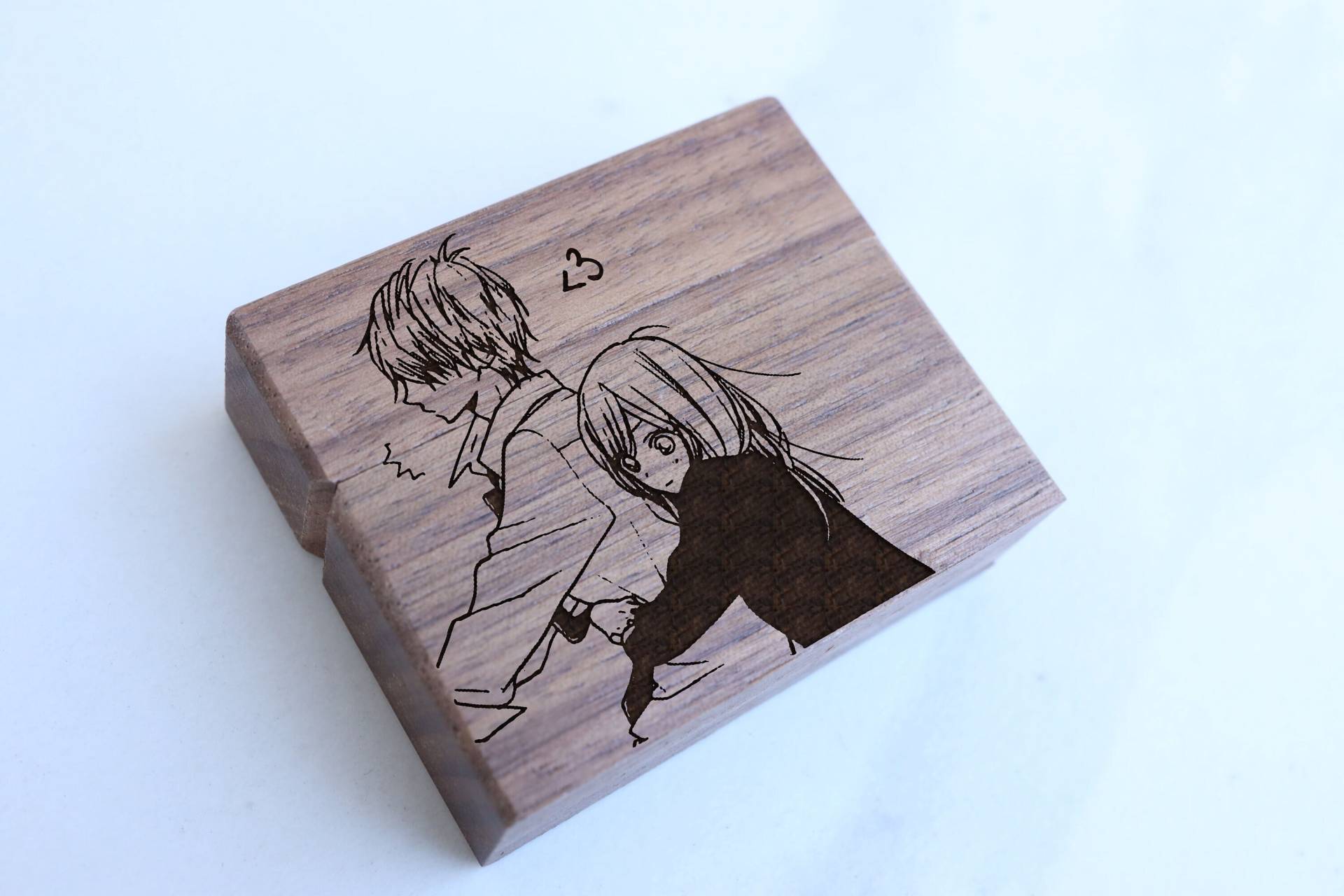 Anime Paar Umarmung Ich Liebe Dich Senpai Holz Ringbox, Otaku Weebo Hochzeit Ring Box, Kawaii Schmuckschatulle, Chibi Vorschlag Paar Anime Paar Umarmung Ich Liebe Dich Senpai Holz Ringbox, Otaku Weebo Hochzeit Ring Box, Kawaii Schmuckschatulle, Chibi Vorschlag Paar von HalfMoonJeweler