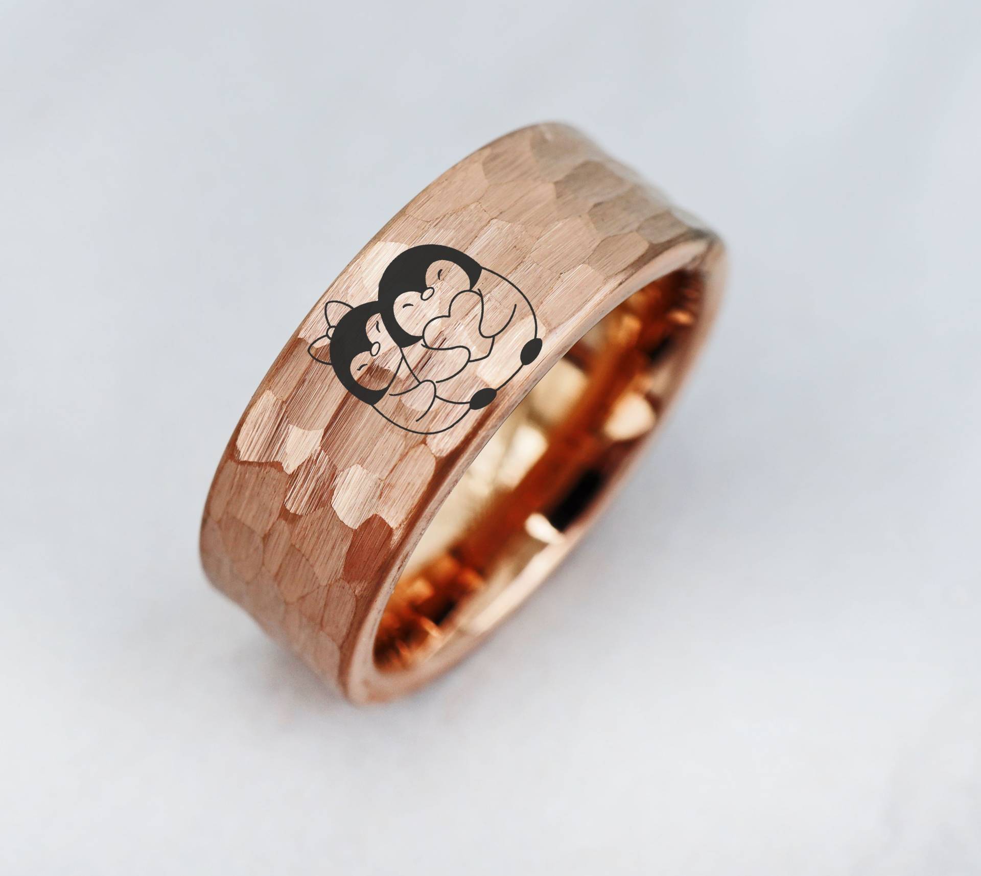 Süßes Paar Pinguin Schmuck, Ehering Niedliche Pinguine Hochzeitsband Gravur Geschenk Ring, Gratis Innen Text Gravur von HalfMoonJeweler