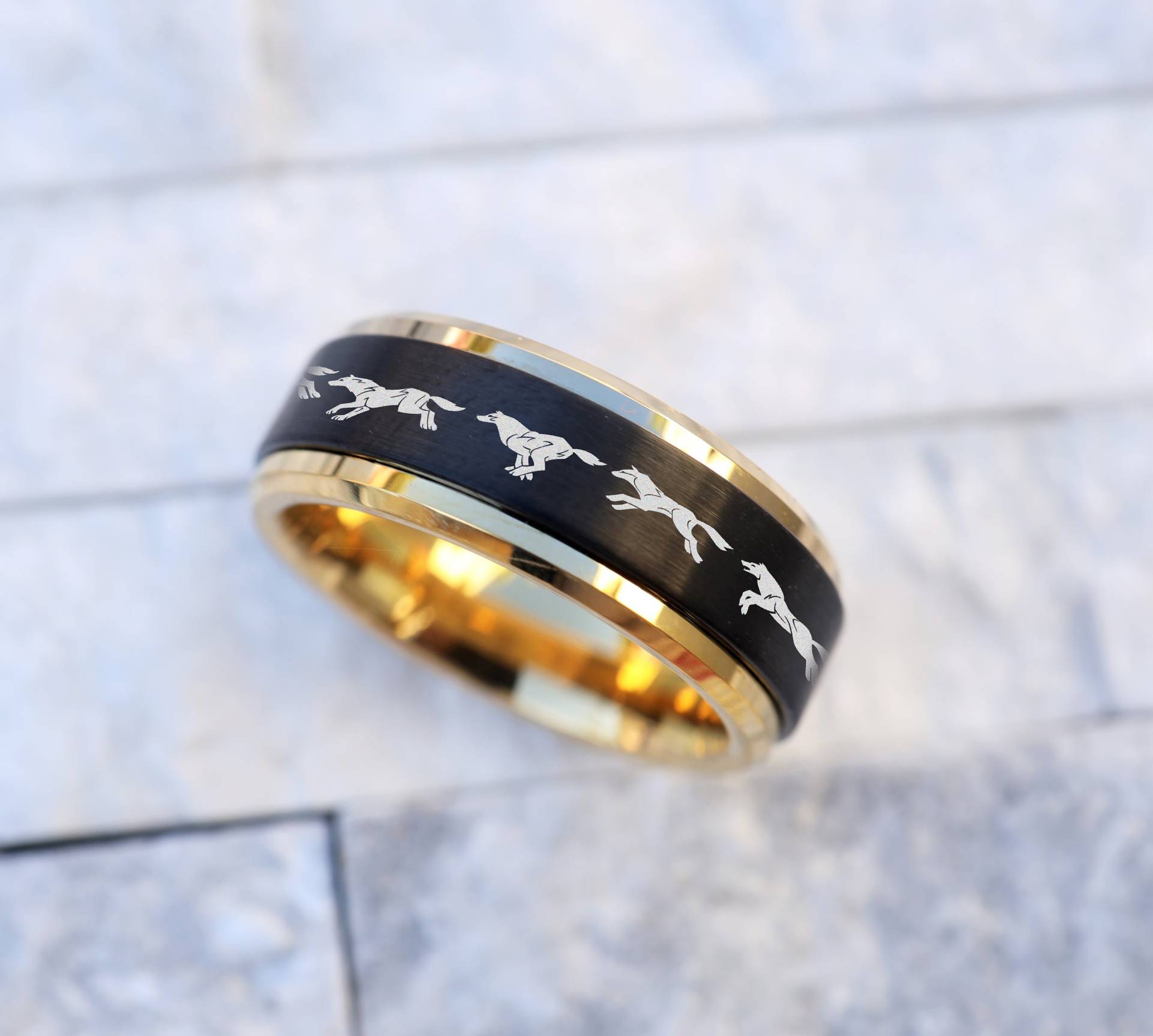 Wolfspaket Laufspinner Ring, Wölfe Ehering, Heult Wolf Versprechen Natur Schmuck von HalfMoonJeweler