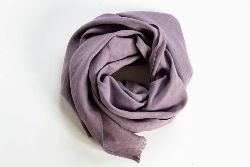 Aschgrauer Leinenschal - Unisex Geschenk von HalfSquares