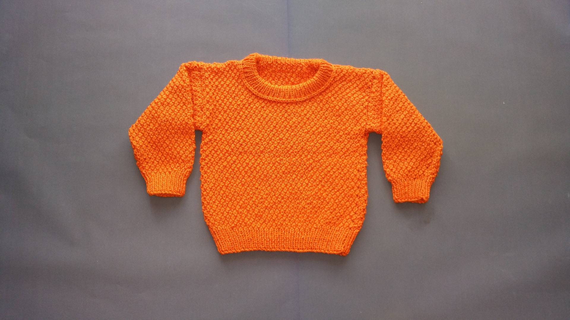 Handgestrickte Baby-Pullover Oranges Acryl-Pullover | 12-18 Monate von HalinasComfyKnits