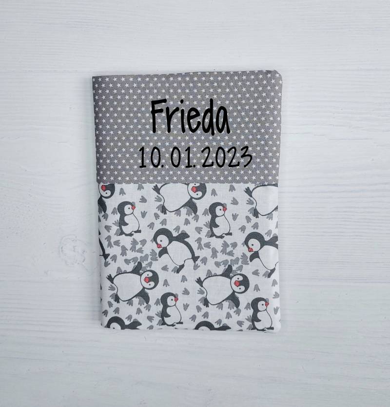 Personalisierte U-Heft Hülle Als Geschenk Zur Geburt - Pinguine Personalisierte U-Heft Hülle Als Geschenk Zur Geburt - Pinguine von HalloLiebeDesign