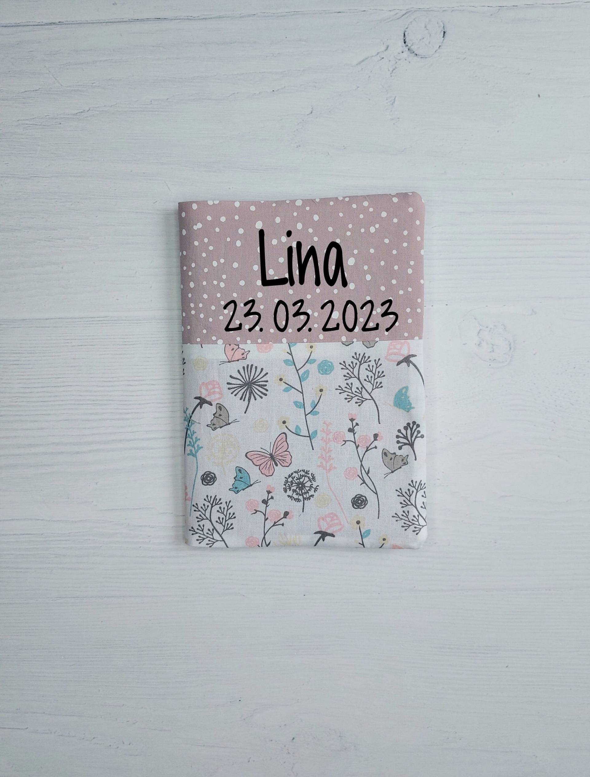 Personalisierte U-Heft Hülle Als Geschenk Zur Geburt - Schmetterling Personalisierte U-Heft Hülle Als Geschenk Zur Geburt - Schmetterling von HalloLiebeDesign