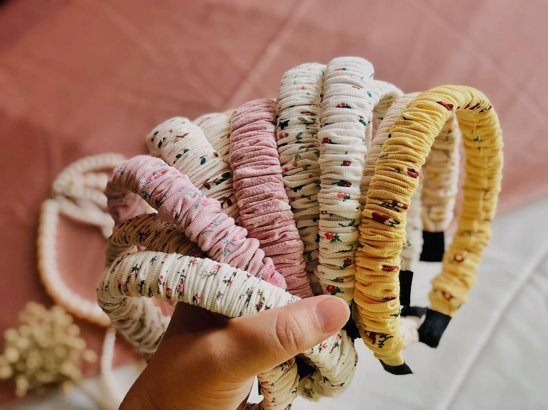 Scrunchie Stirnband, Floral Handgefertigtes Weiches Solides Stirnbänder Für Frauen Scrunchie Stirnband, Floral Handgefertigtes Weiches Solides Stirnbänder Für Frauen von HalloPetite