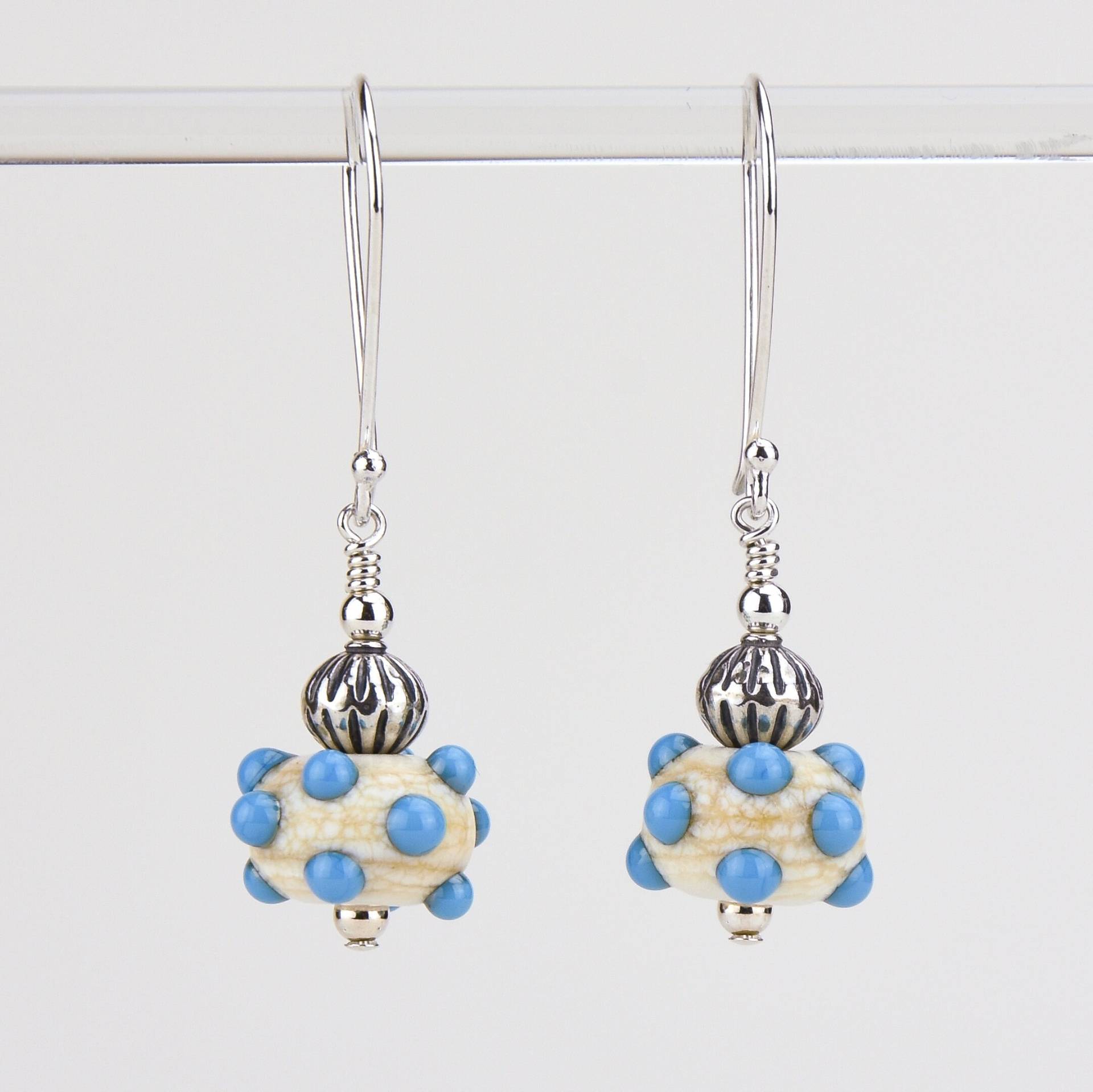 Lampwork Ohrringe/Handgemachte Glasperlen Schmuck /Blaue Punkt Blau Und Elfenbein Sra Lampwork Ohrringe/Handgemachte Glasperlen Schmuck /Blaue Punkt Blau Und Elfenbein Sra von HallockGlass