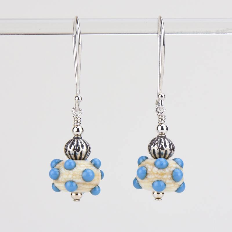 Lampwork Ohrringe/Handgemachte Glasperlen Schmuck /Blaue Punkt Blau Und Elfenbein Sra Lampwork Ohrringe/Handgemachte Glasperlen Schmuck /Blaue Punkt Blau Und Elfenbein Sra von HallockGlass