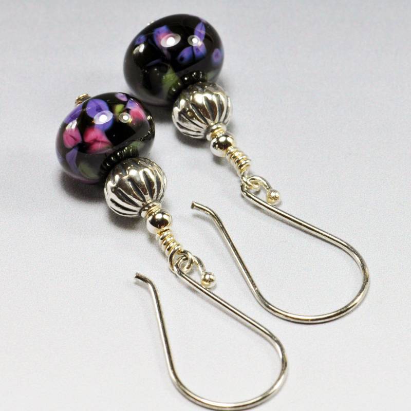 Lampwork Ohrringe in Schwarz Und Silber von HallockGlass