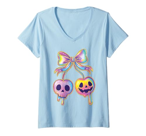 Damen Kokette Halloween Kürbis Kirschen Totenkopf Schleife Pastell T-Shirt mit V-Ausschnitt Damen Kokette Halloween Kürbis Kirschen Totenkopf Schleife Pastell T-Shirt mit V-Ausschnitt von Halloween Cherries Coquette Bows for Spooky Girls