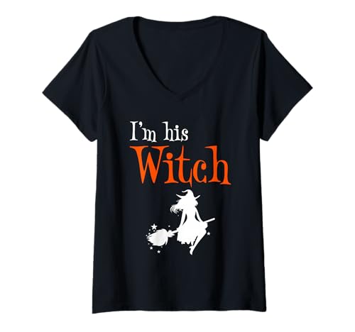Damen Passendes lustiges Halloween-Kostüm „Ich bin seine Hexe“ für Paare T-Shirt mit V-Ausschnitt Damen Passendes lustiges Halloween-Kostüm „Ich bin seine Hexe“ für Paare T-Shirt mit V-Ausschnitt von Halloween I'm His Witch Matching By AISHOPI