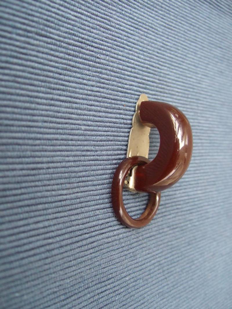 Dressclip Brosche Schmuck Art Deco Bakelit Braun Vintage Antik von HamburgVintage