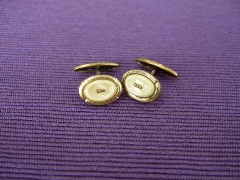 Manschettenknöpfe Oval Gelb Gold Modeschmuck Vintage Mid Century von HamburgVintage