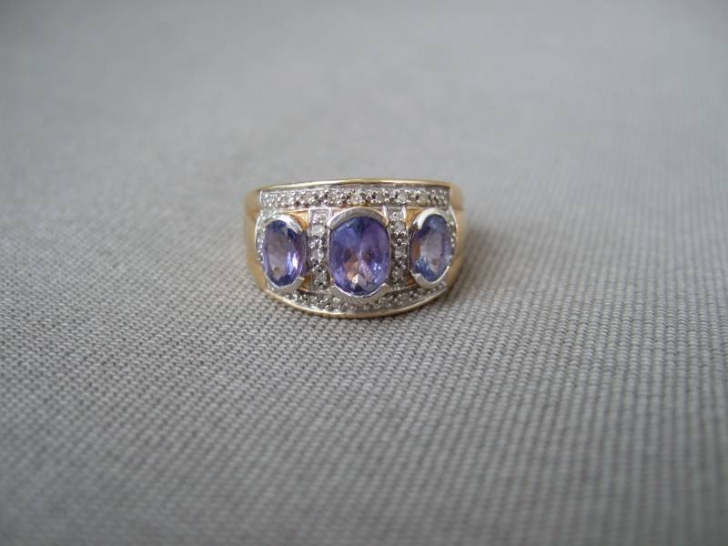 Ring Gold 585 Bandring Saphir Goldring Lila Violett Vintage Ring Gold 585 Bandring Saphir Goldring Lila Violett Vintage von HamburgVintage