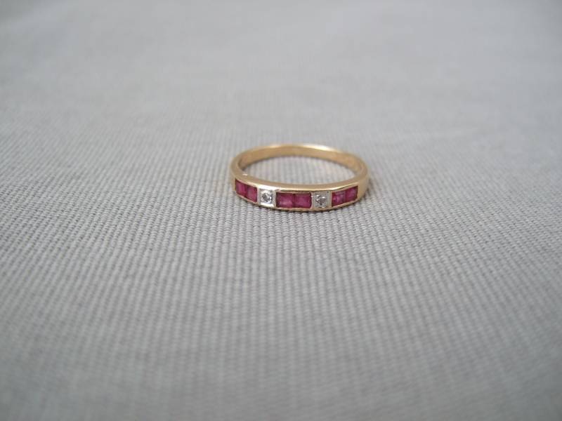 Schmaler Bandring Gold Diamant Rubin Brillant Vintage Goldring Damenring Schmaler Bandring Gold Diamant Rubin Brillant Vintage Goldring Damenring von HamburgVintage