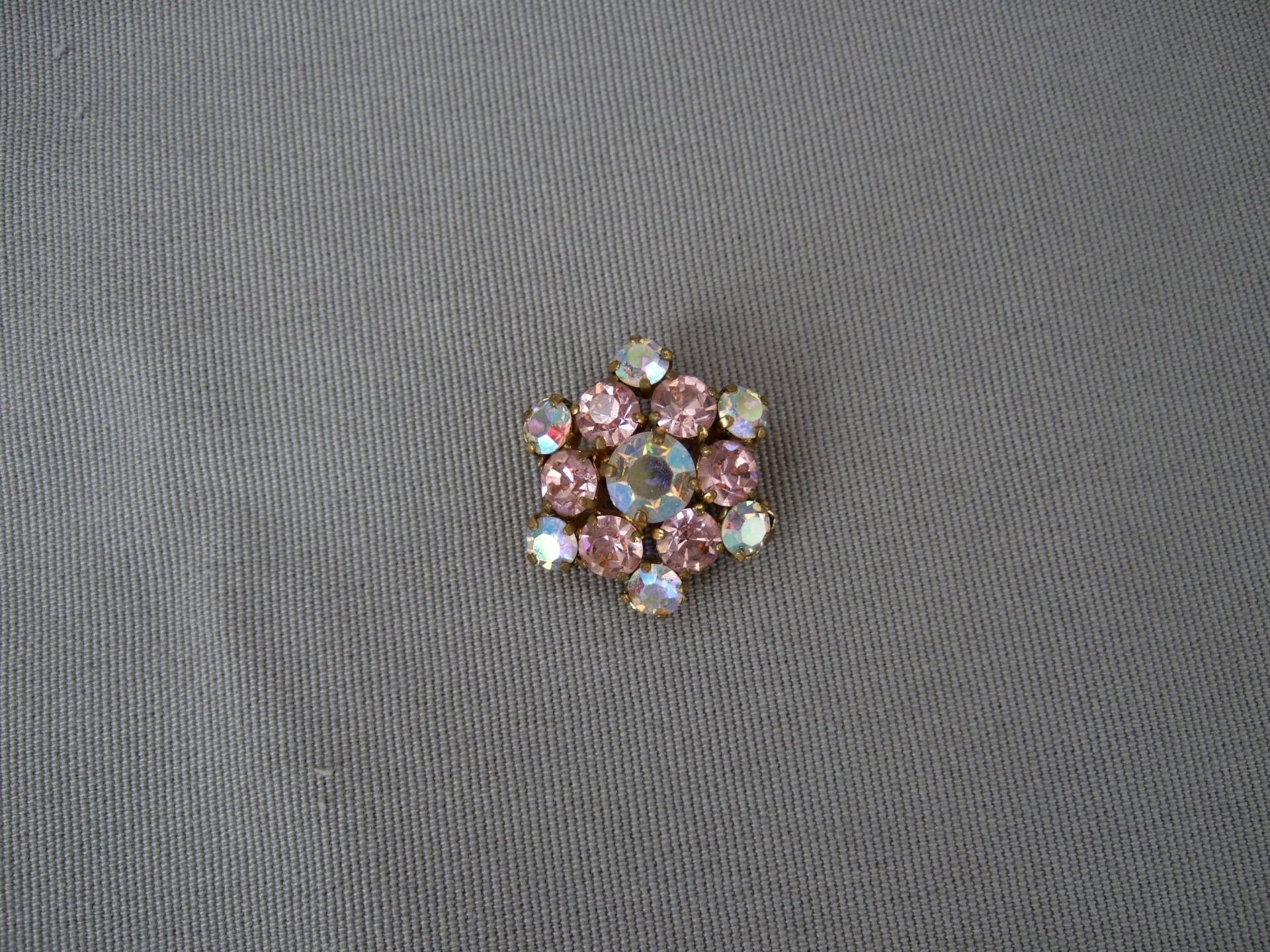 Vintage Brosche Strass Rosa Glitzer Strasssteine Glitzernde Rund Blüte Blume Mid Century von HamburgVintage
