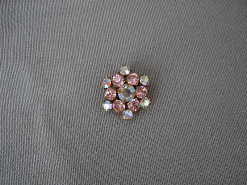Vintage Brosche Strass Rosa Glitzer Strasssteine Glitzernde Rund Blüte Blume Mid Century von HamburgVintage