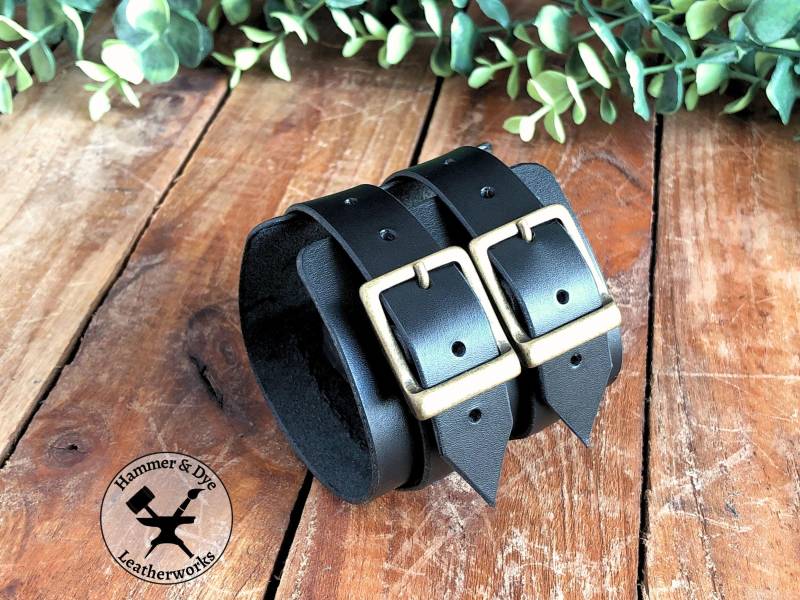 Verstellbares Schwarzes Leder Punk Armband Mit Doppelschließe - Unisex Rock-style von HammerAndDye