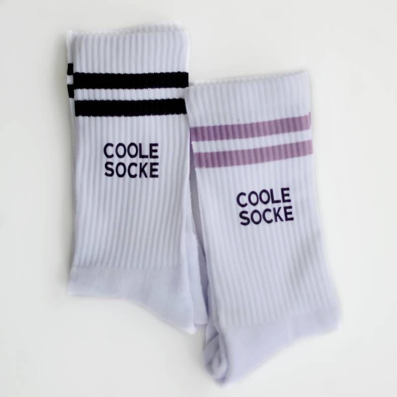 Crew Socks | Tennissocken Personalisierbar Schwarze Und Flieder Streifen Bedruckt Bio-Baumwolle Crew Socks | Tennissocken Personalisierbar Schwarze Und Flieder Streifen Bedruckt Bio-Baumwolle von HammerCraftsDE