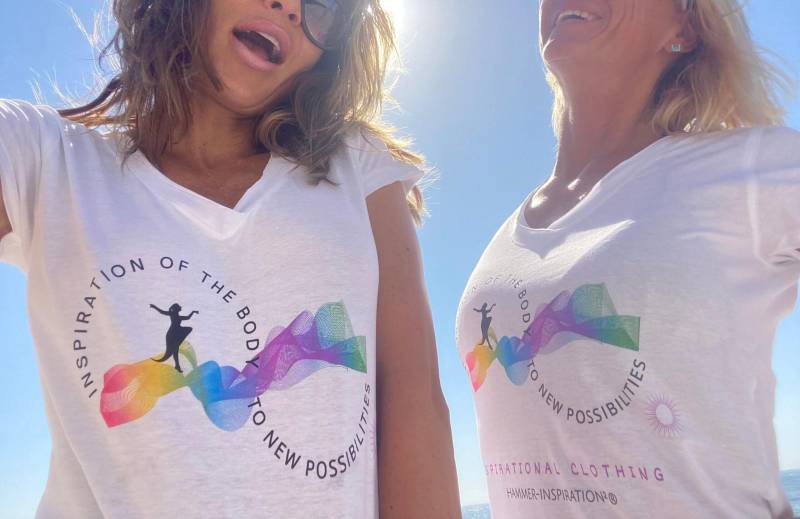 Inspirations-Kleidung T-Shirt Energetisch Veredelt Mit Symbolen & Fragen - Good Vibes Für Deinen Körper von HammerInspiration