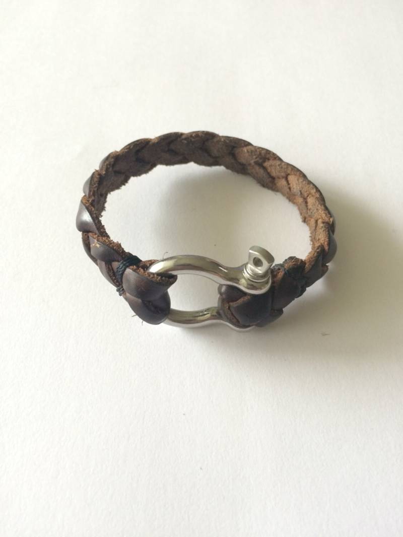 Handgefertigtes Geflochtenes Horween Lederarmband Mit Schäkel-Hardware Handgefertigtes Geflochtenes Horween Lederarmband Mit Schäkel-Hardware von HammerandNickel
