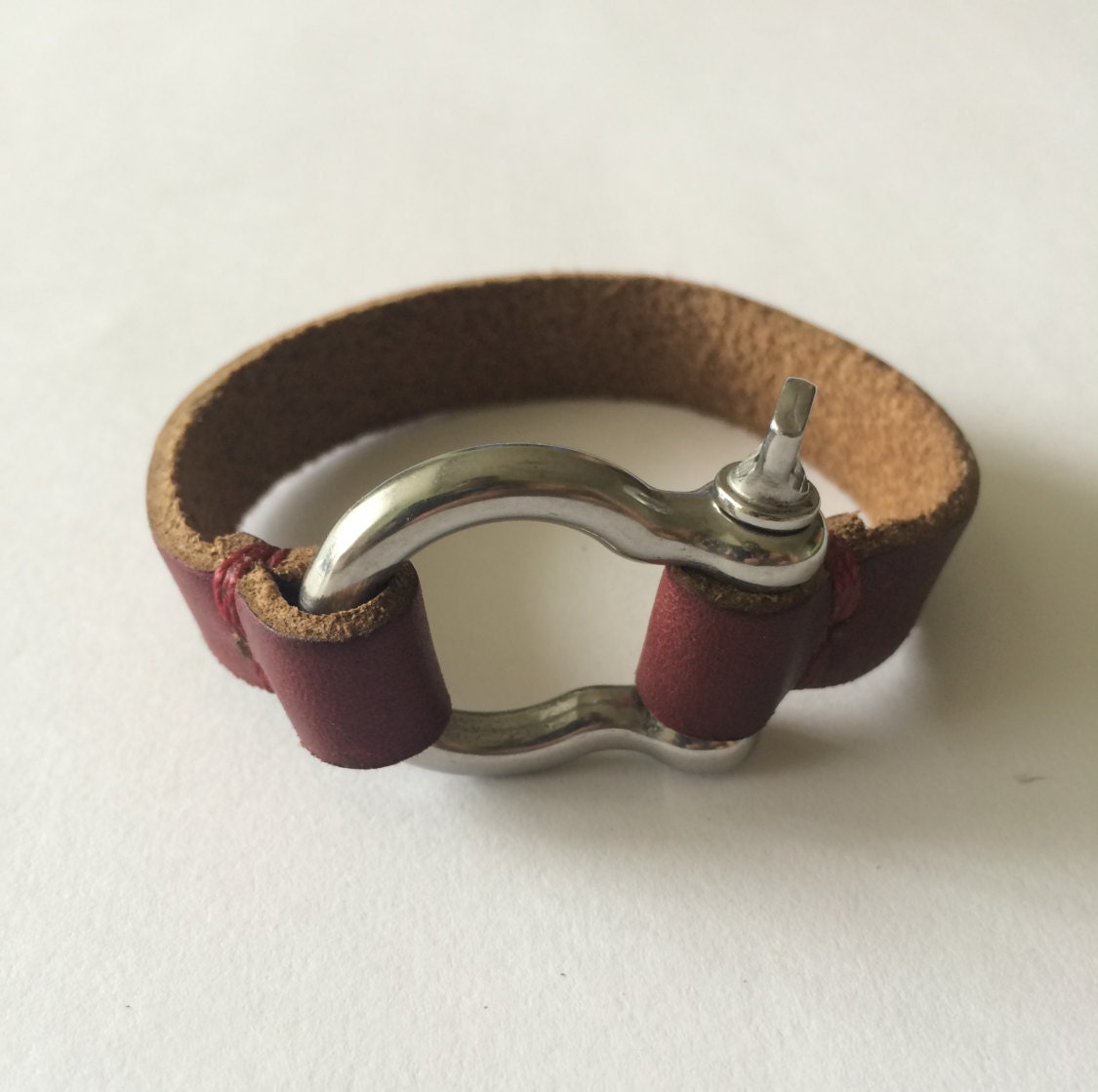 Horween Lederarmband Mit Schäkel-Hardware Horween Lederarmband Mit Schäkel-Hardware von HammerandNickel