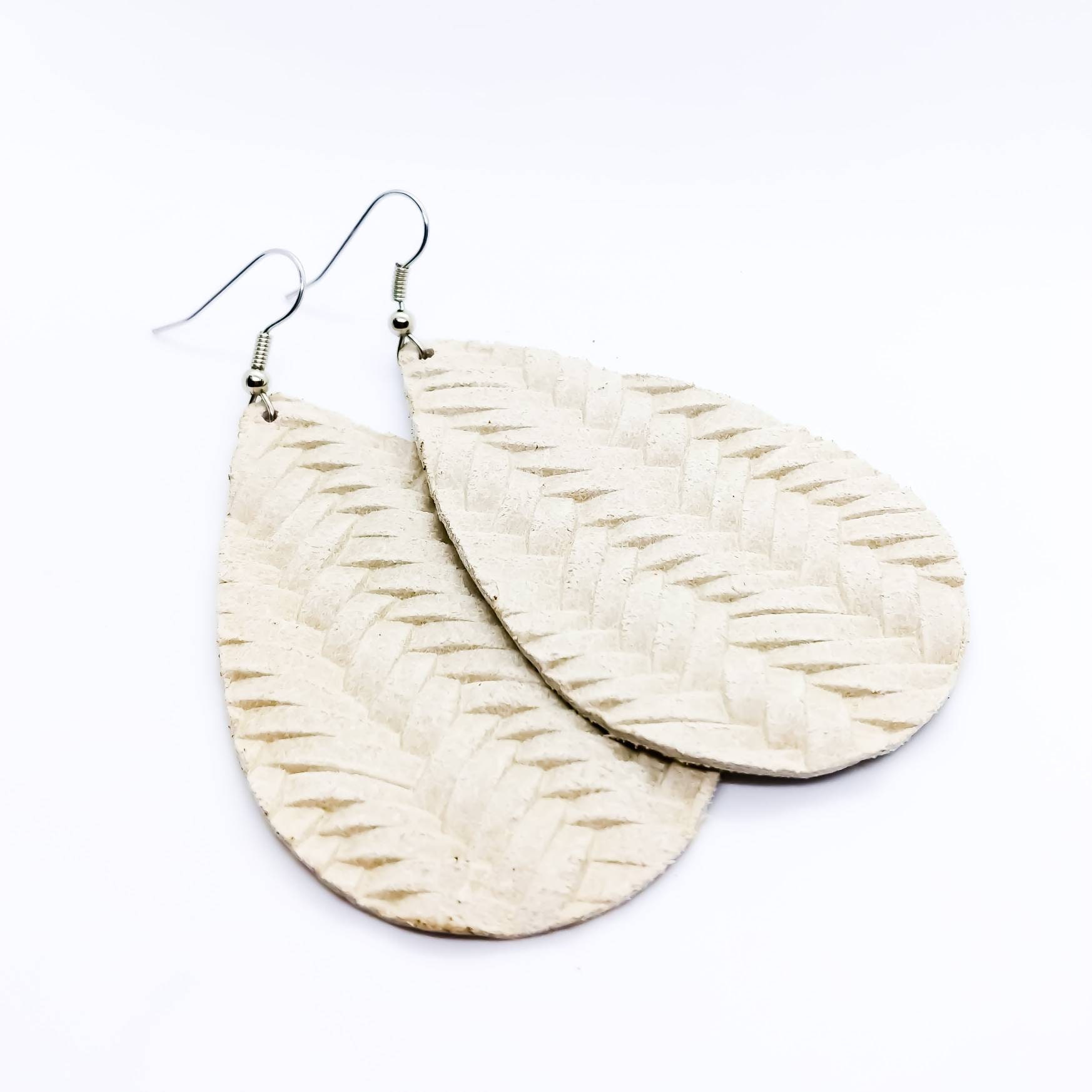 Leder Ohrringe Creme Off White Fishtail Flechtmuster Wählen Sie Ihre Größe Leder Ohrringe Creme Off White Fishtail Flechtmuster Wählen Sie Ihre Größe von HammeredLoveLetters