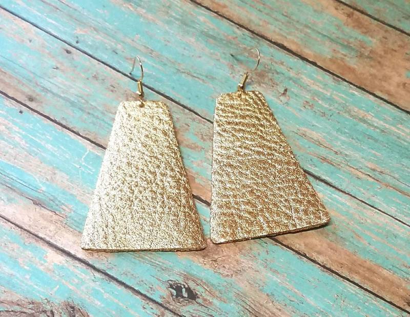 Leder Ohrringe Gold Edelstein Form Medium Handgefertigt Von Hammered Love Letters Leder Ohrringe Gold Edelstein Form Medium Handgefertigt Von Hammered Love Letters von HammeredLoveLetters