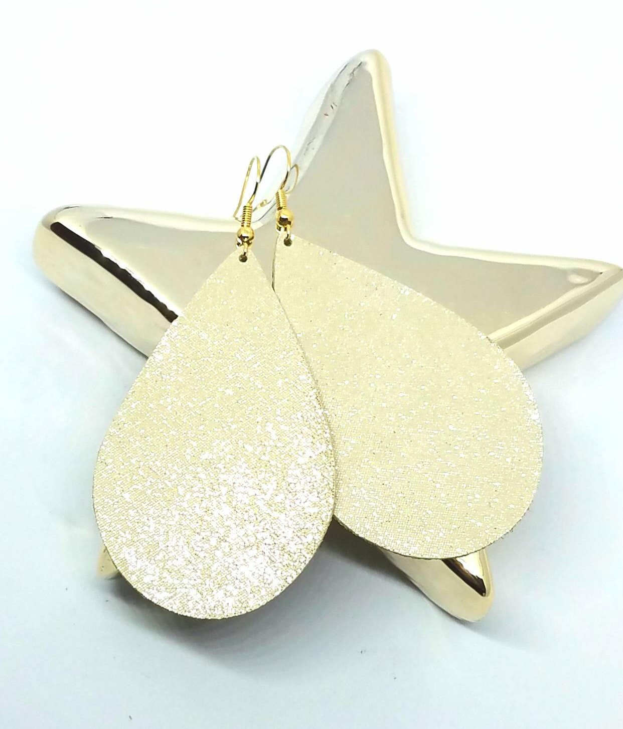 Leder Ohrringe Gold Schimmer Handmade By Hammered Love Letters Leder Ohrringe Gold Schimmer Handmade By Hammered Love Letters von HammeredLoveLetters