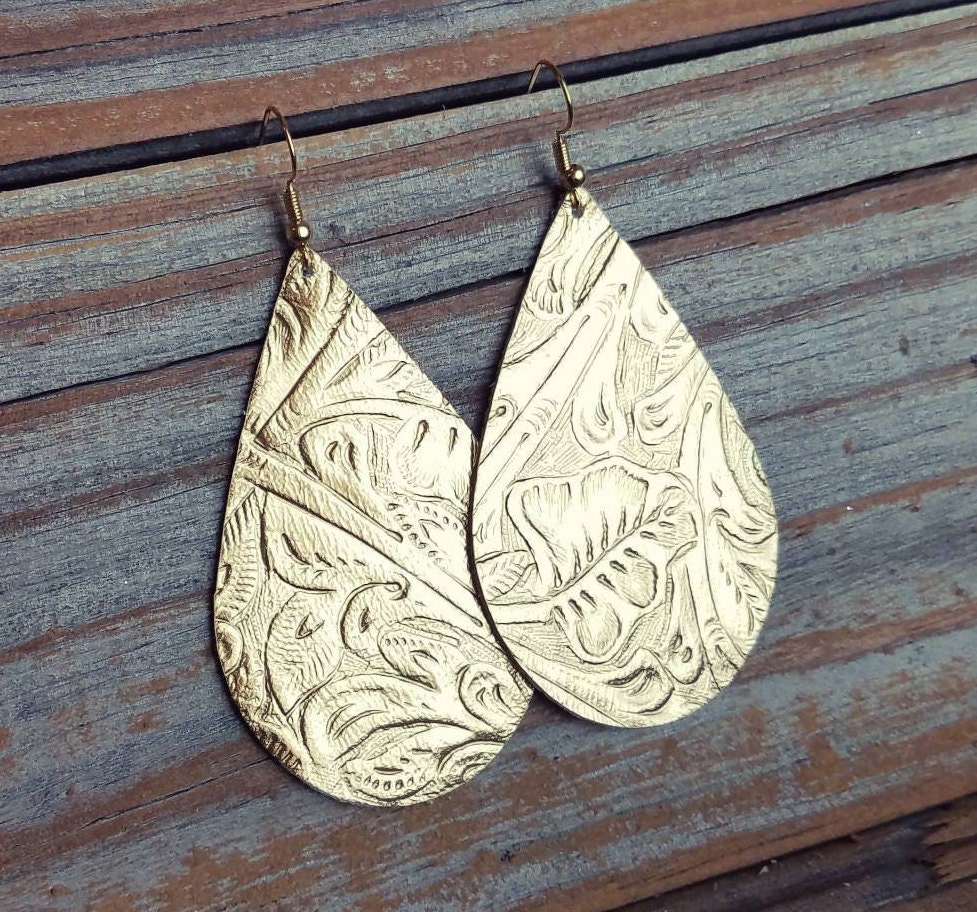 Leder Ohrringe Gold Western Print Geprägtes Handgemacht By Hammered Love Letters Leder Ohrringe Gold Western Print Geprägtes Handgemacht By Hammered Love Letters von HammeredLoveLetters