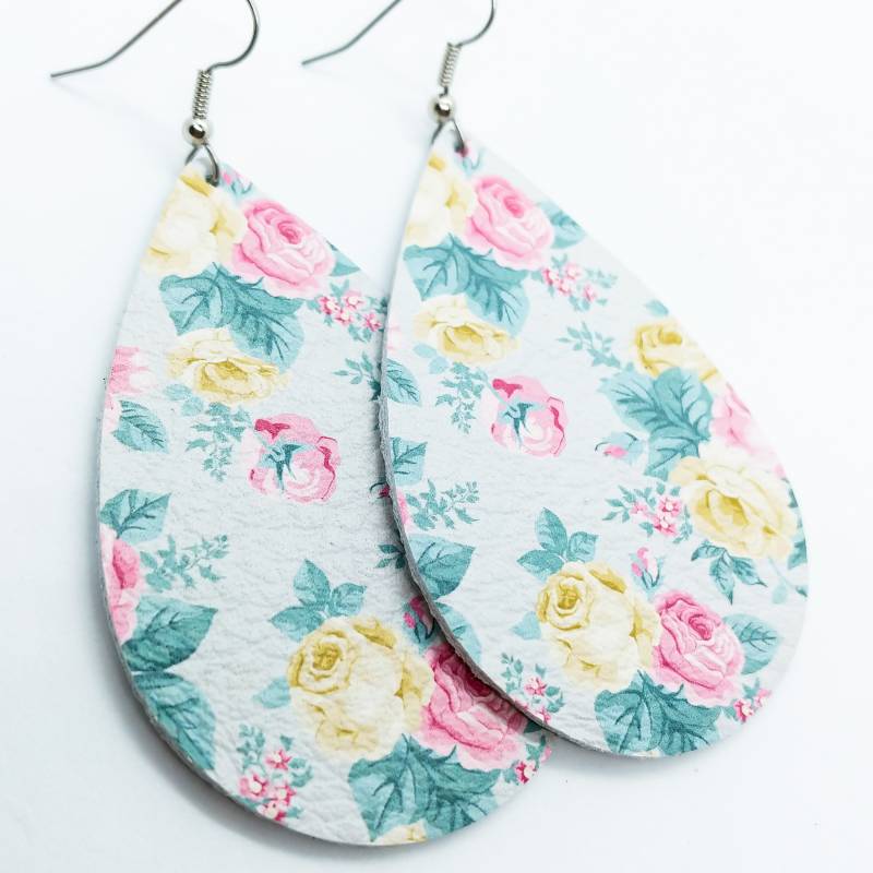 Leder Ohrringe Hellblau Floral Handgemacht By Hammered Love Letters Leder Ohrringe Hellblau Floral Handgemacht By Hammered Love Letters von HammeredLoveLetters