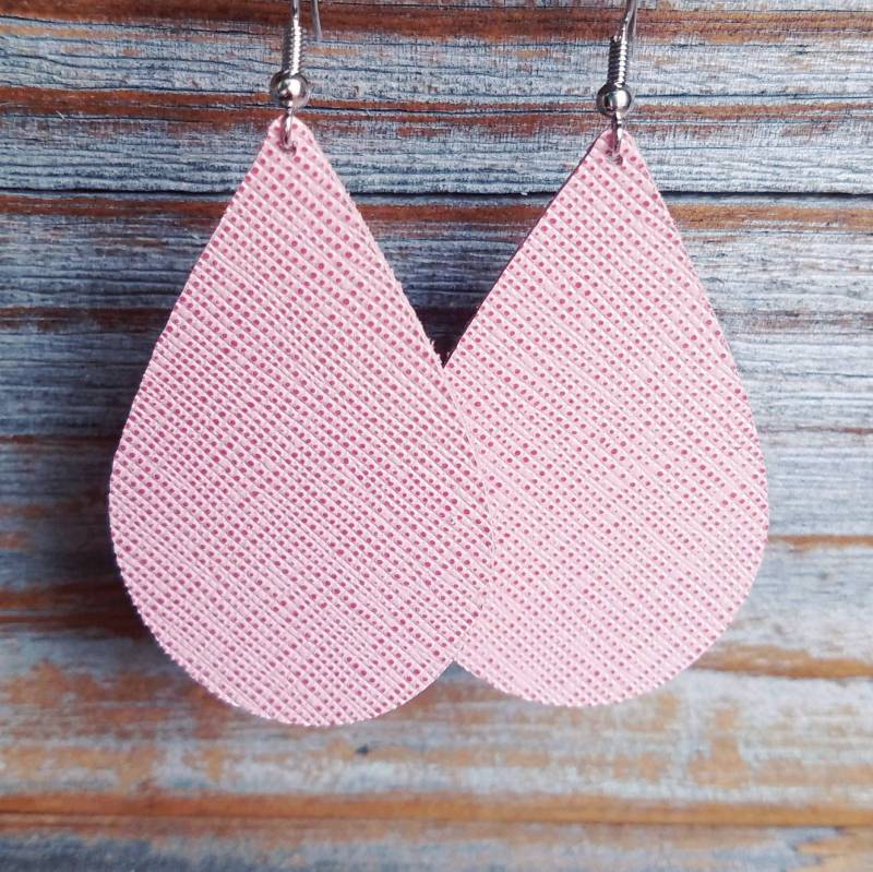 Leder Ohrringe Hellrosa Saffiano Leder Handmade By Hammered Love Letters Leder Ohrringe Hellrosa Saffiano Leder Handmade By Hammered Love Letters von HammeredLoveLetters