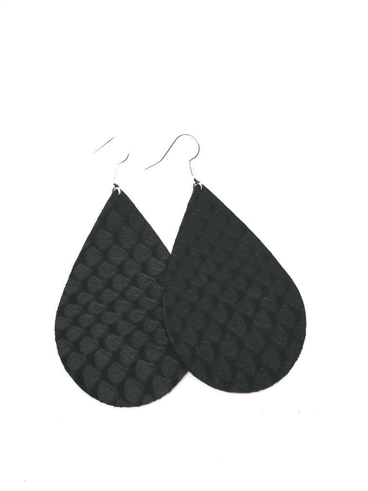 Leder Ohrringe Matt Schwarz Schlange Handgemacht By Hammered Love Letters Leder Ohrringe Matt Schwarz Schlange Handgemacht By Hammered Love Letters von HammeredLoveLetters