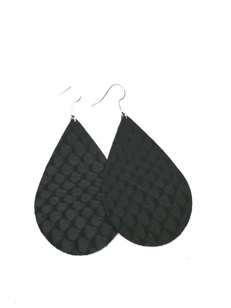 Leder Ohrringe Matt Schwarz Schlange Handgemacht By Hammered Love Letters von HammeredLoveLetters