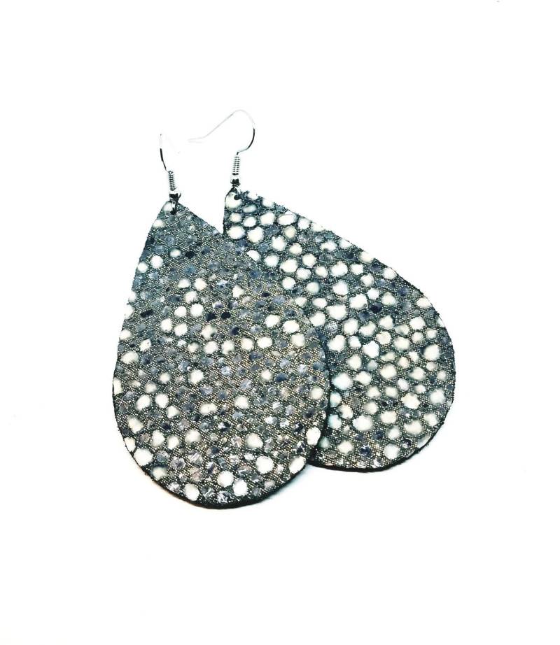 Leder Ohrringe Mittelgrau Rochenleder Handgemacht By Hammered Love Letters Leder Ohrringe Mittelgrau Rochenleder Handgemacht By Hammered Love Letters von HammeredLoveLetters