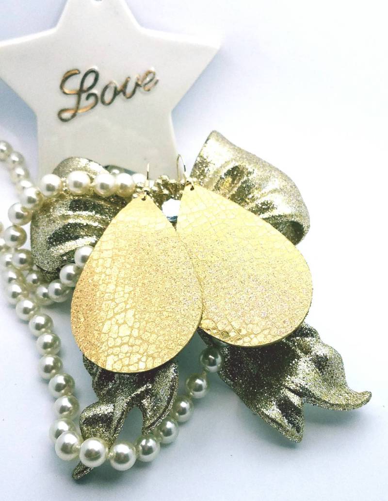 Leder Ohrringe Ohrringe Gold Metallic Halo Handmade By Hammered Love Letters Leder Ohrringe Ohrringe Gold Metallic Halo Handmade By Hammered Love Letters von HammeredLoveLetters